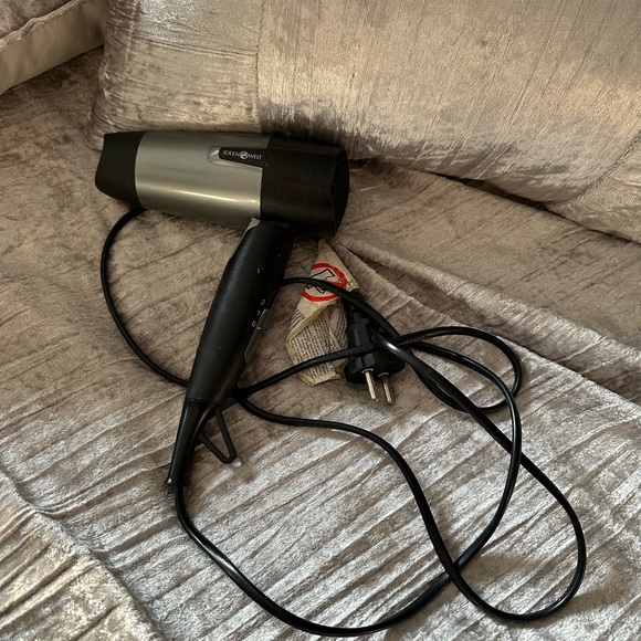 Travel hair dryer - Picture 3 of 4